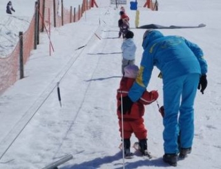  clases de esquí para niños en los Alpes 